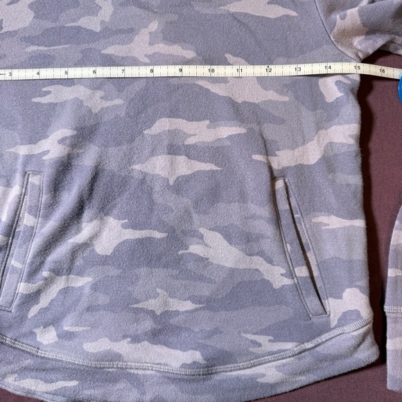 Athleta Girl Printed Break The Curve Hem Hoodie Light Purple Camo - Size M 8/10 - Picture 3 of 7